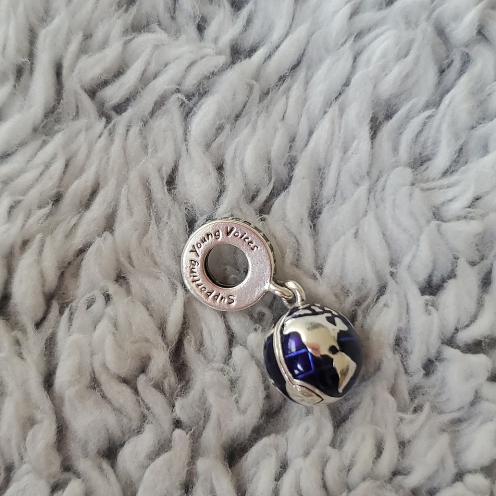 Pandora Limited edition globe world UNICEF charm